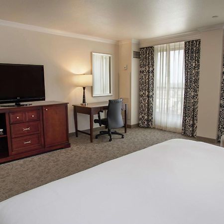 President Abraham Lincoln - A Doubletree By Hilton Hotel Springfield Bagian luar foto