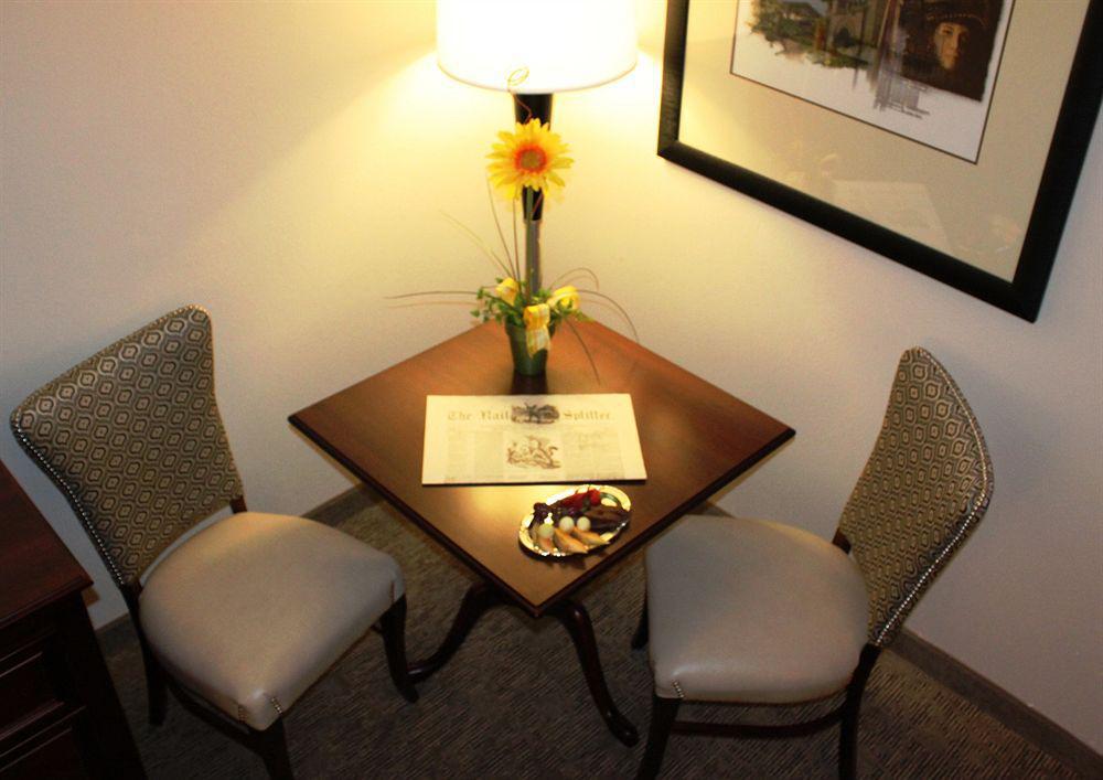 President Abraham Lincoln - A Doubletree By Hilton Hotel Springfield Bagian luar foto