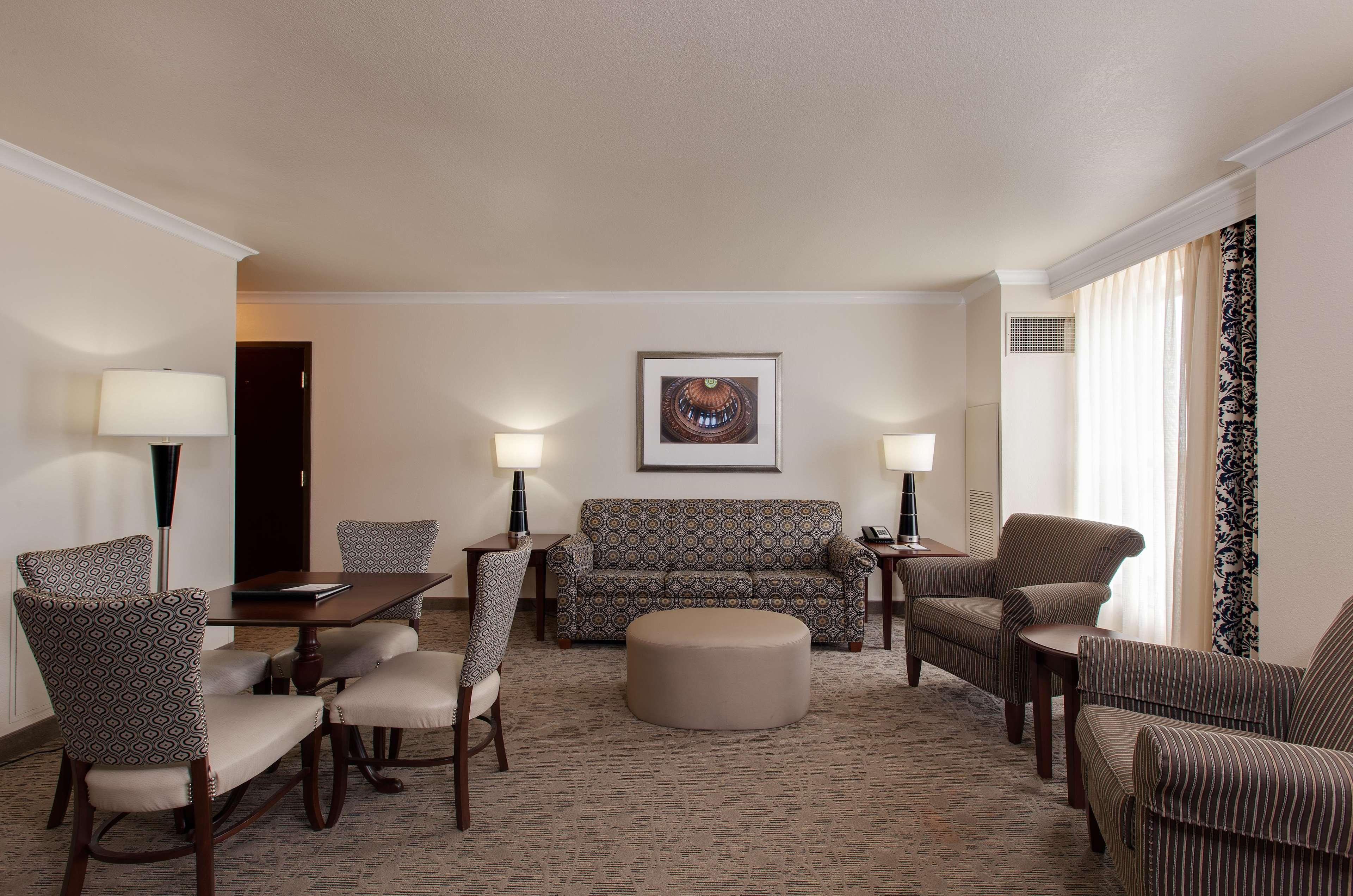 President Abraham Lincoln - A Doubletree By Hilton Hotel Springfield Bagian luar foto
