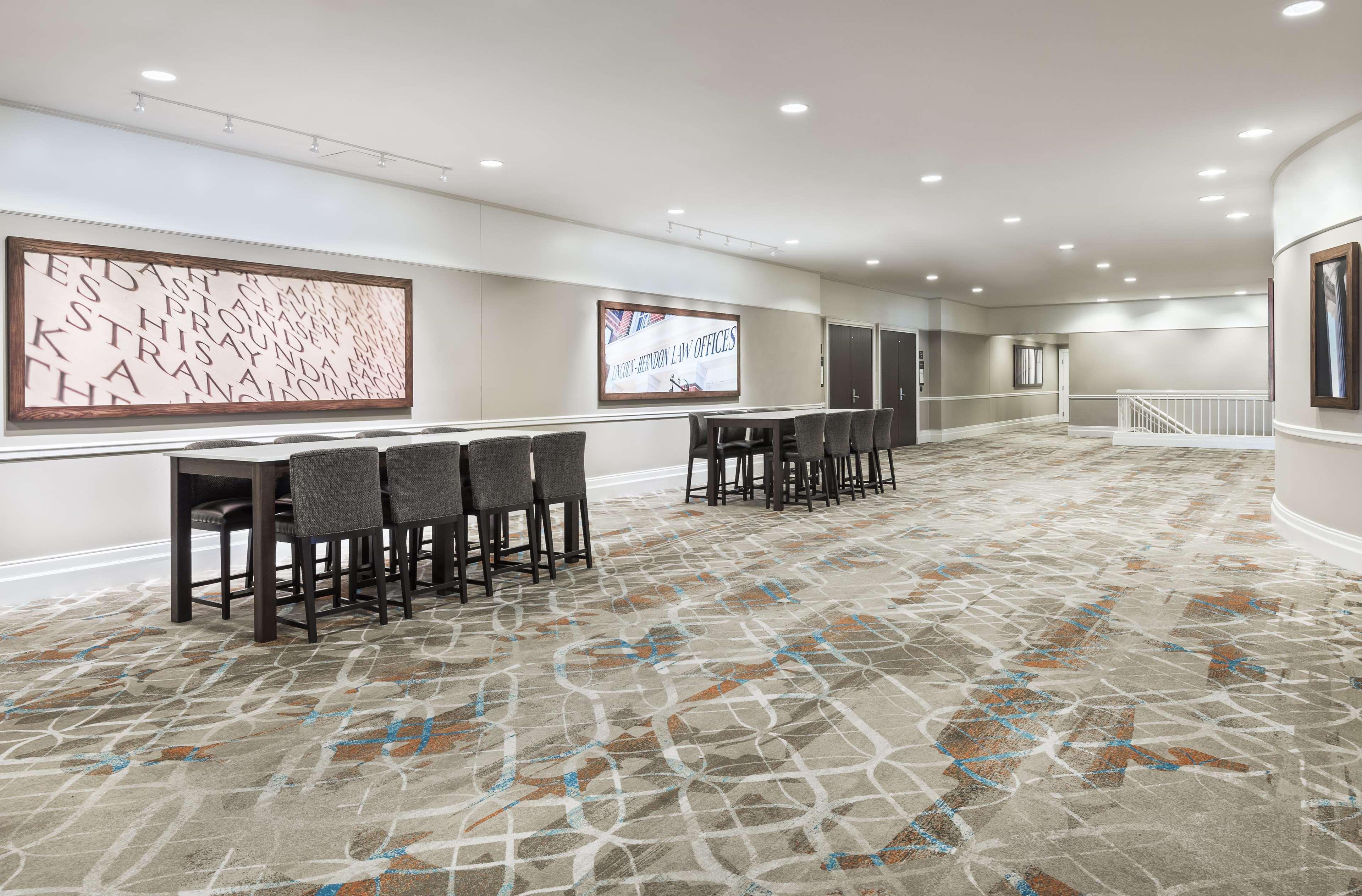 President Abraham Lincoln - A Doubletree By Hilton Hotel Springfield Bagian luar foto
