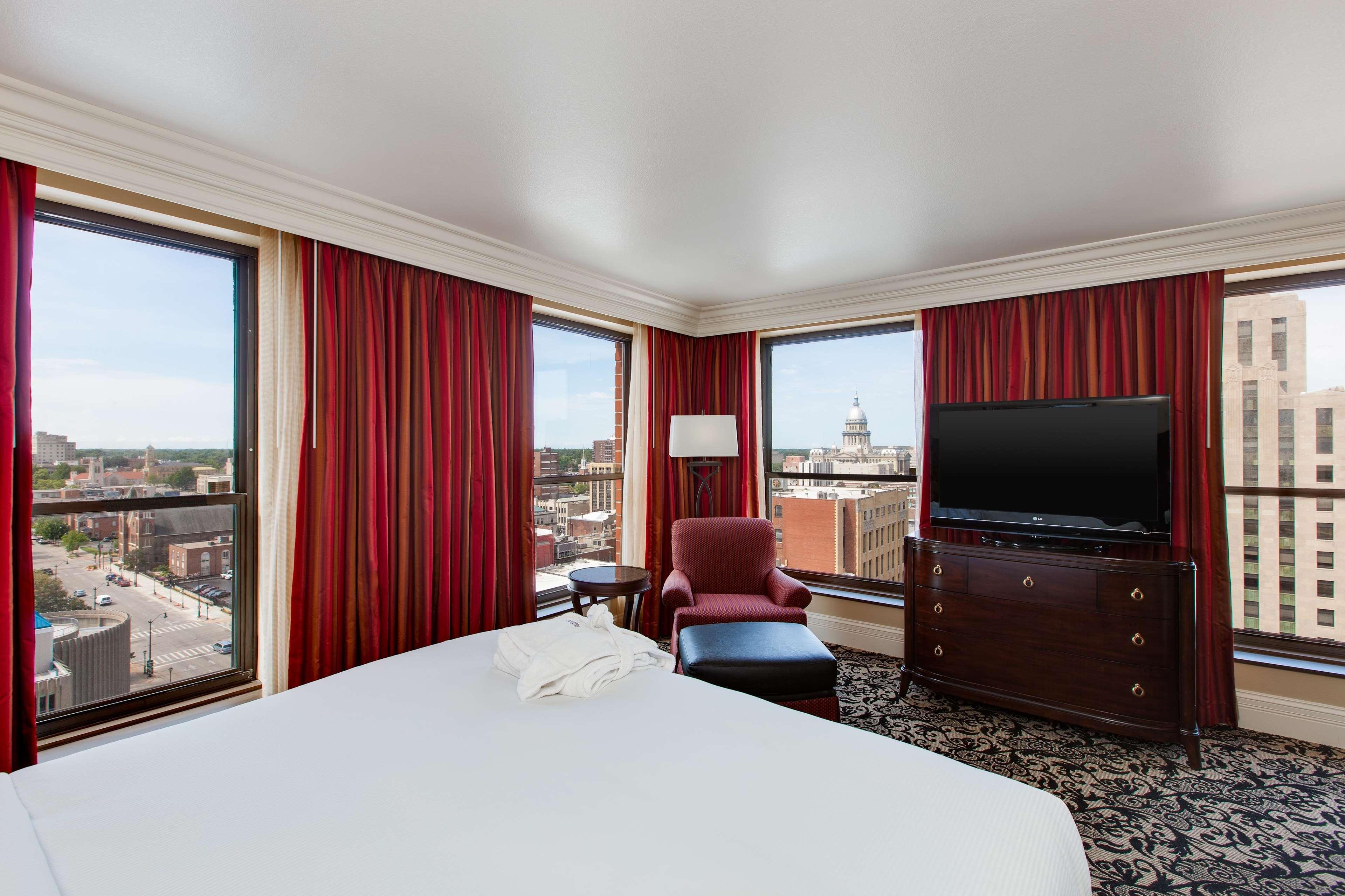 President Abraham Lincoln - A Doubletree By Hilton Hotel Springfield Bagian luar foto