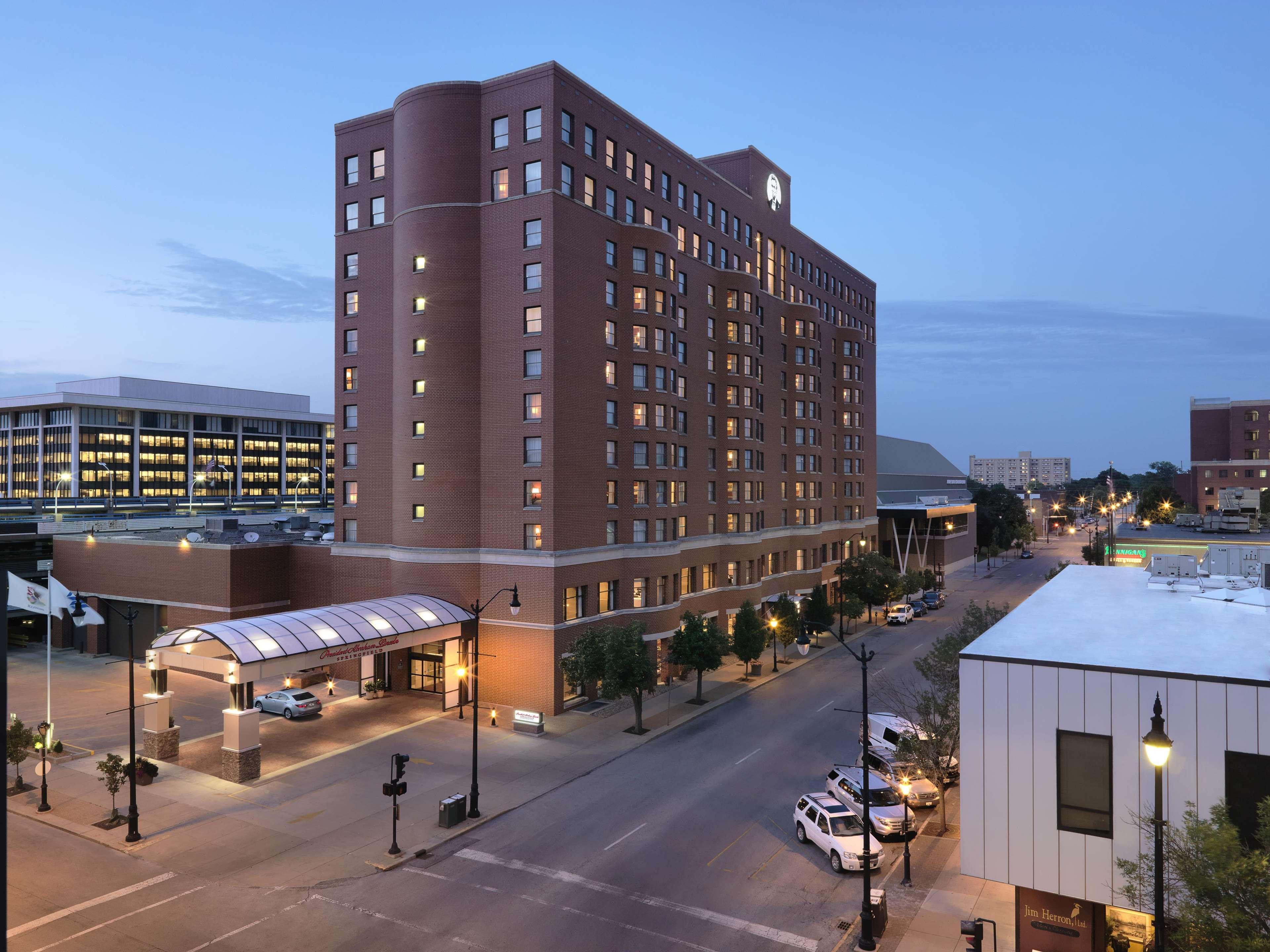 President Abraham Lincoln - A Doubletree By Hilton Hotel Springfield Bagian luar foto