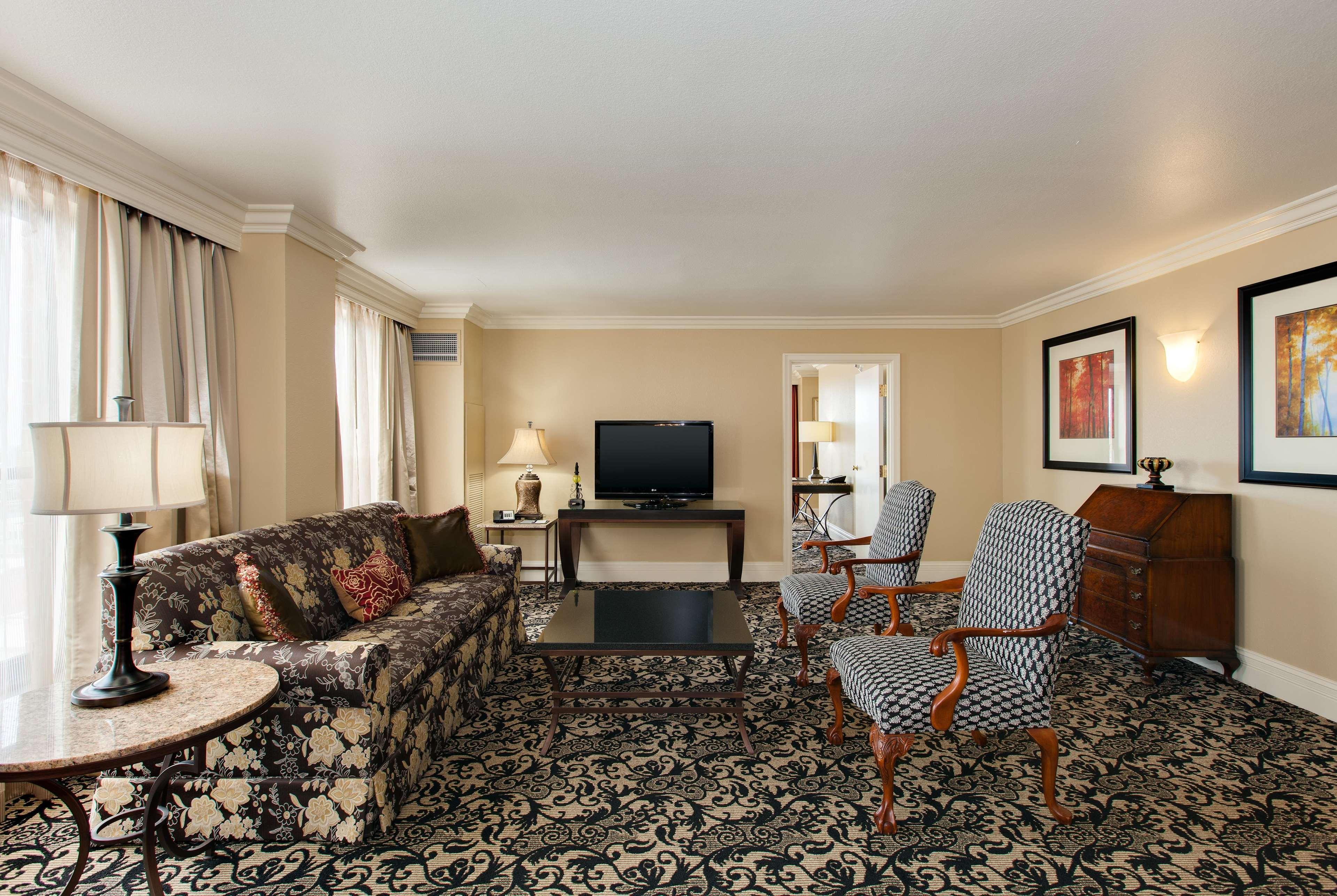 President Abraham Lincoln - A Doubletree By Hilton Hotel Springfield Bagian luar foto