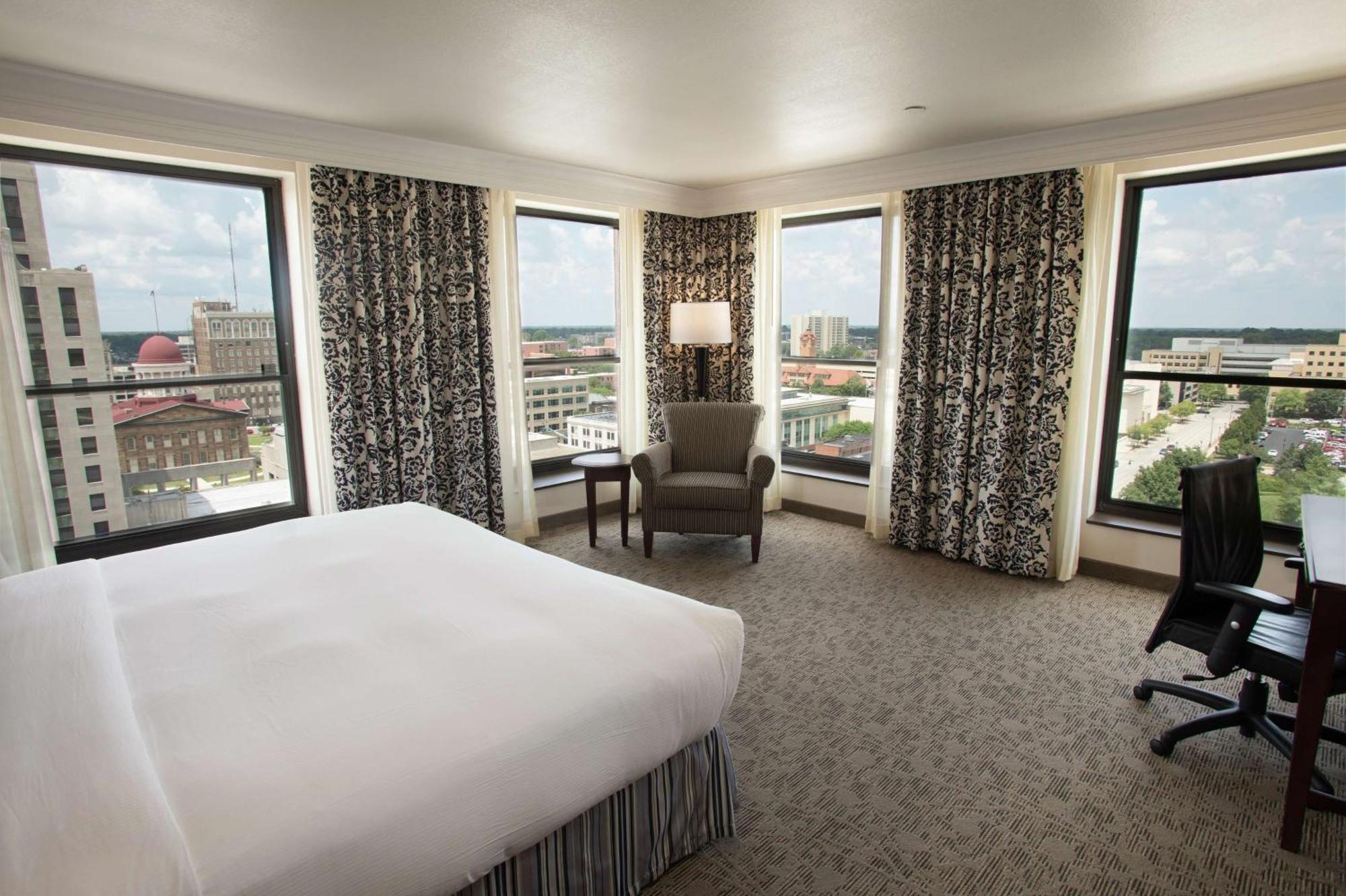 President Abraham Lincoln - A Doubletree By Hilton Hotel Springfield Bagian luar foto